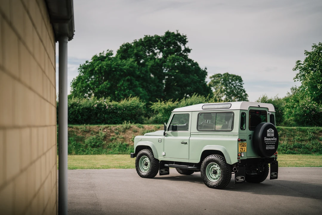 2015 Land Rover Defender 90 - Image 13 of 31
