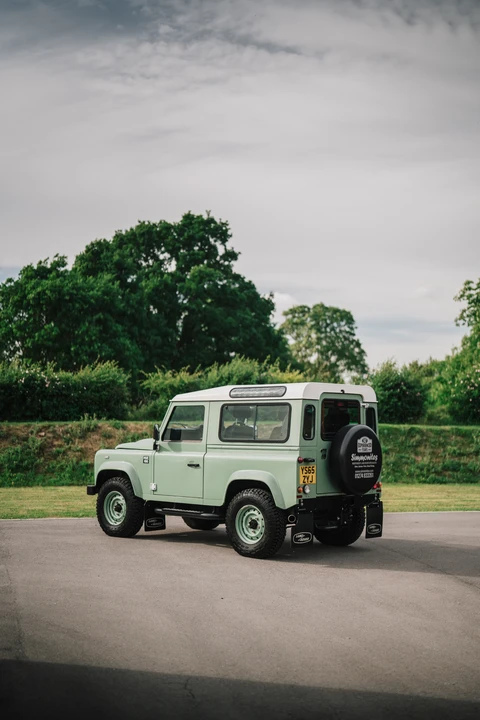2015 Land Rover Defender 90 - Image 15 of 31