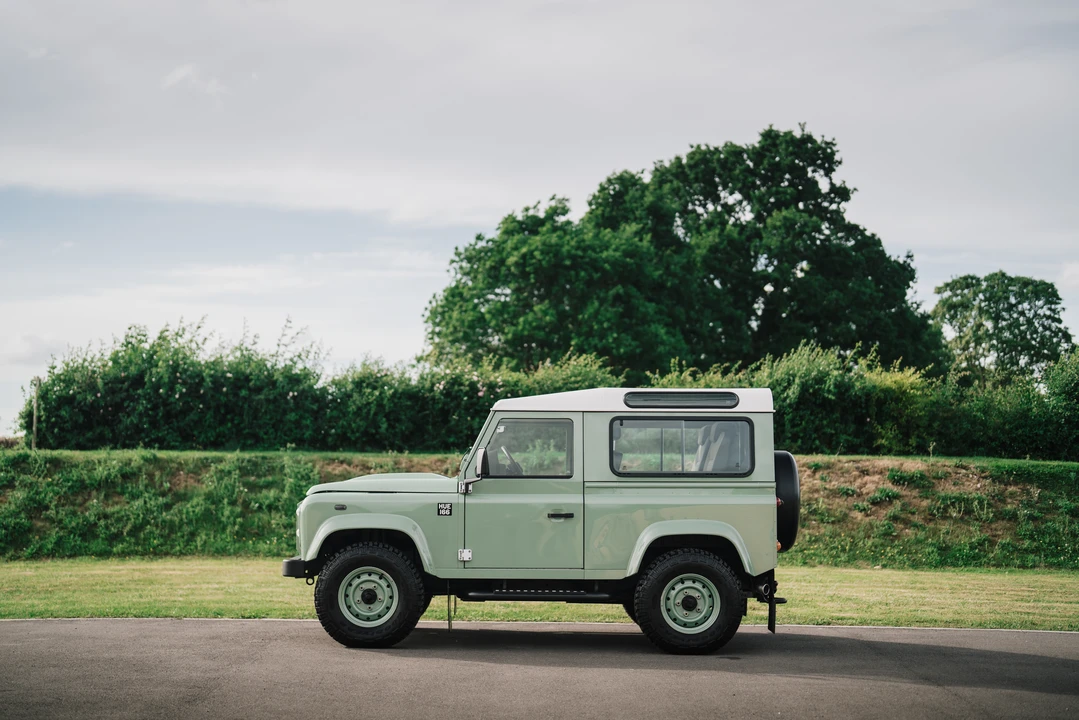 2015 Land Rover Defender 90 - Image 18 of 31