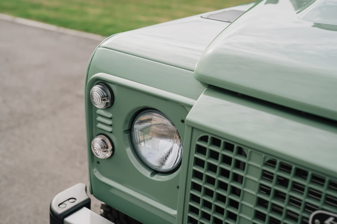 2015 Land Rover Defender 90 - Image 23 of 31