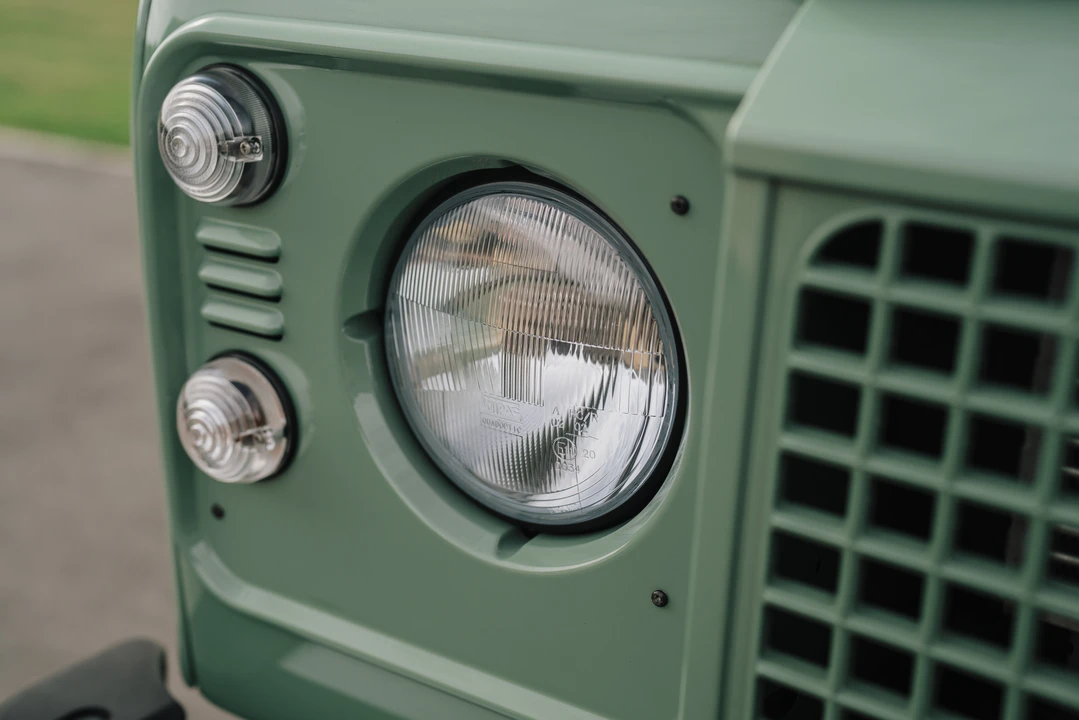 2015 Land Rover Defender 90 - Image 25 of 31