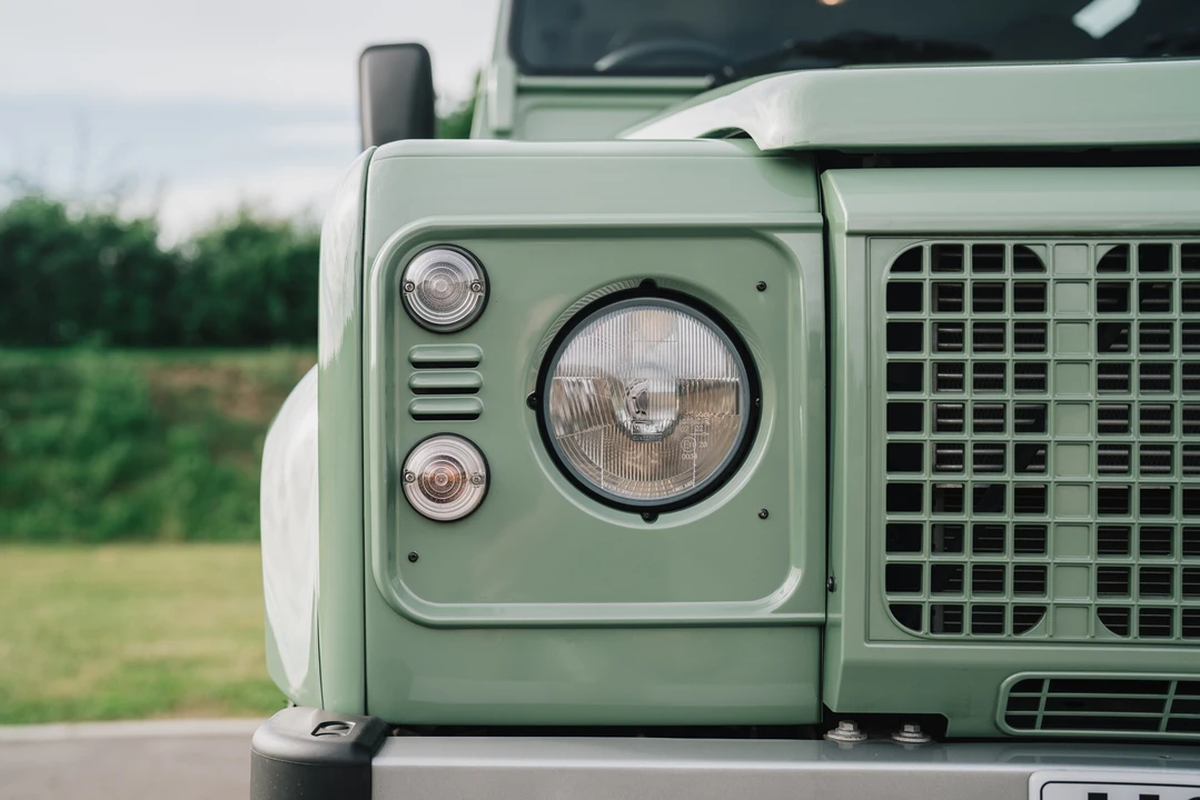 2015 Land Rover Defender 90 - Image 28 of 31