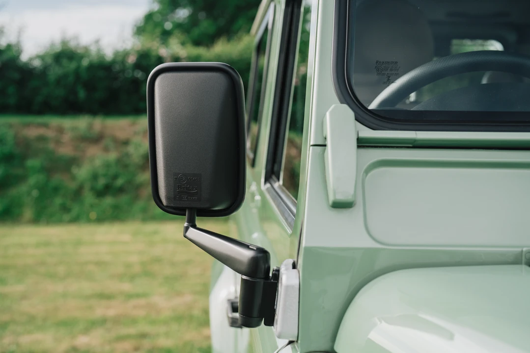2015 Land Rover Defender 90 - Image 29 of 31