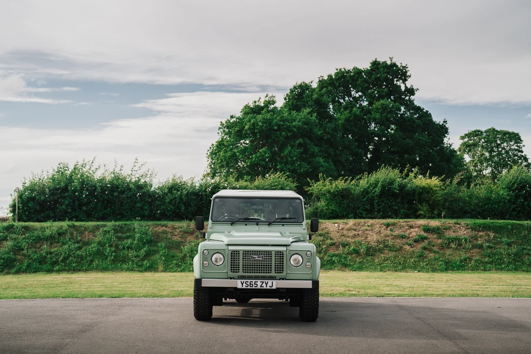 2015 Land Rover Defender 90 - Image 2 of 31