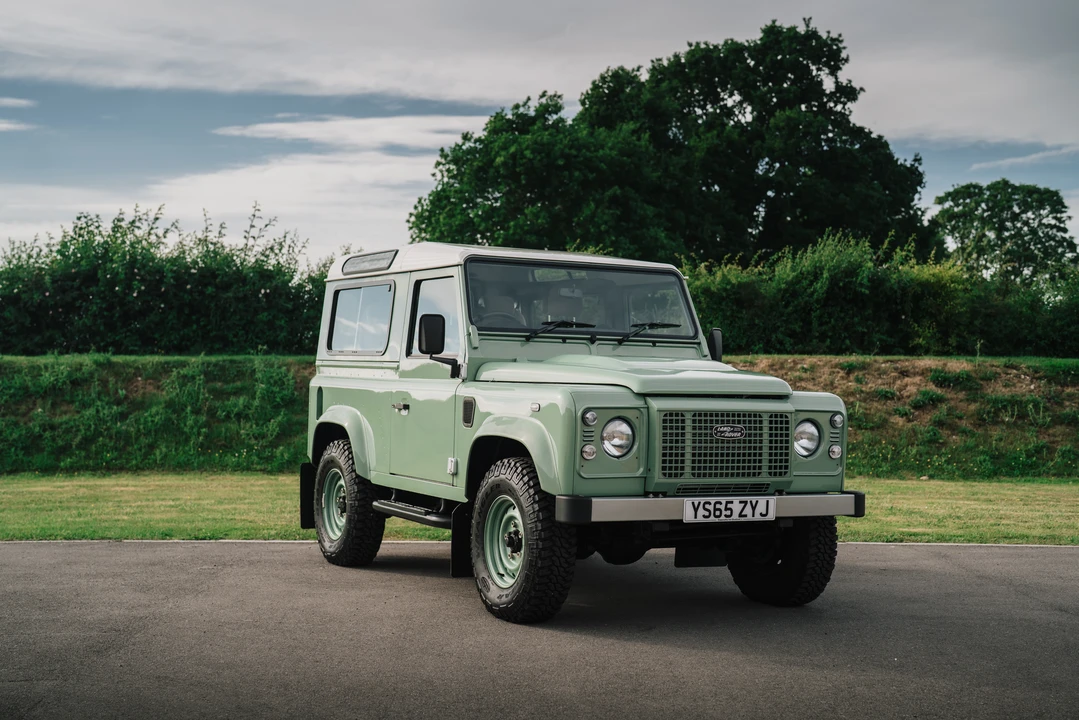 2015 Land Rover Defender 90 - Image 4 of 31
