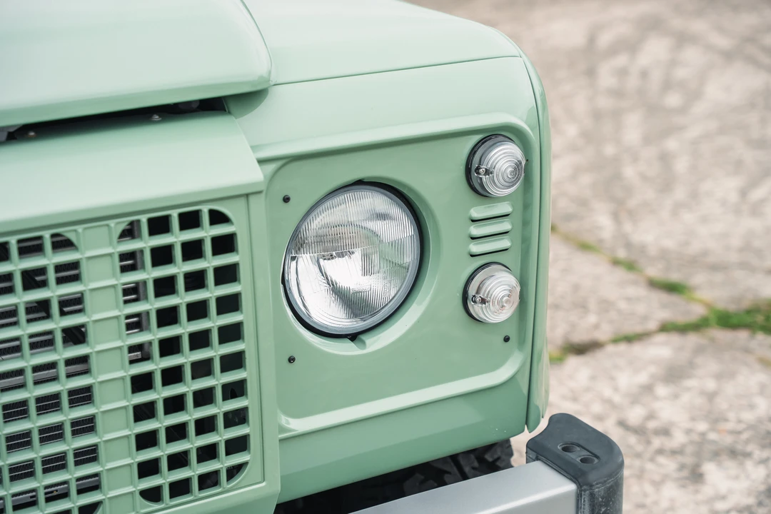 2015 Land Rover Defender 90 - Image 11 of 31
