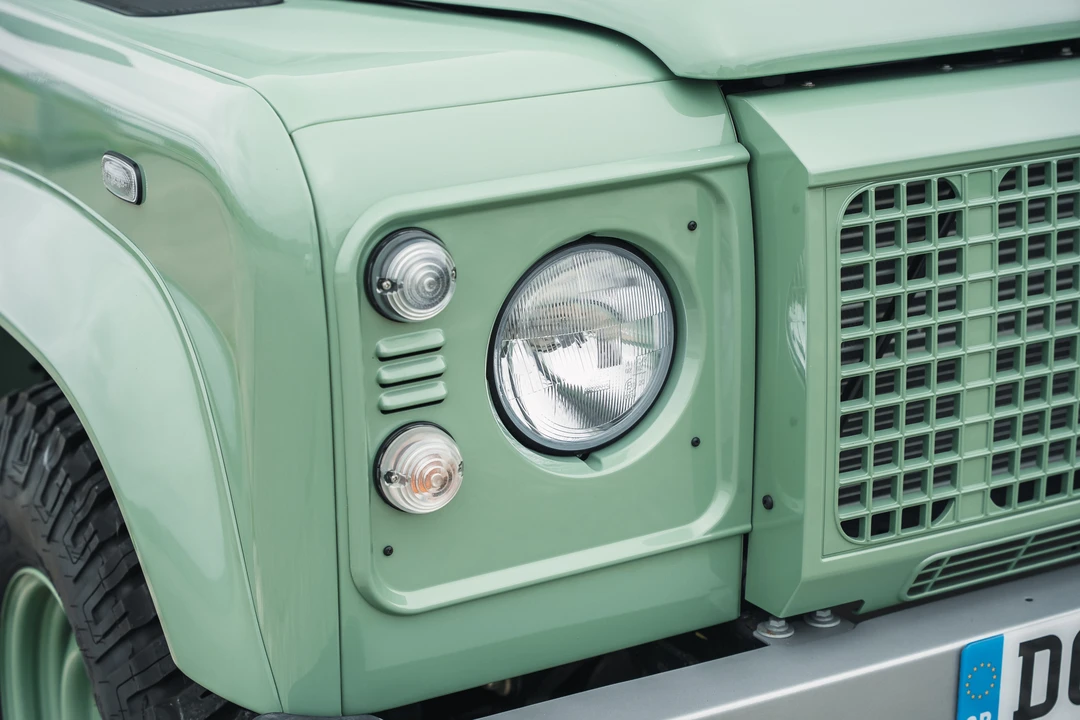 2015 Land Rover Defender 90 - Image 23 of 31