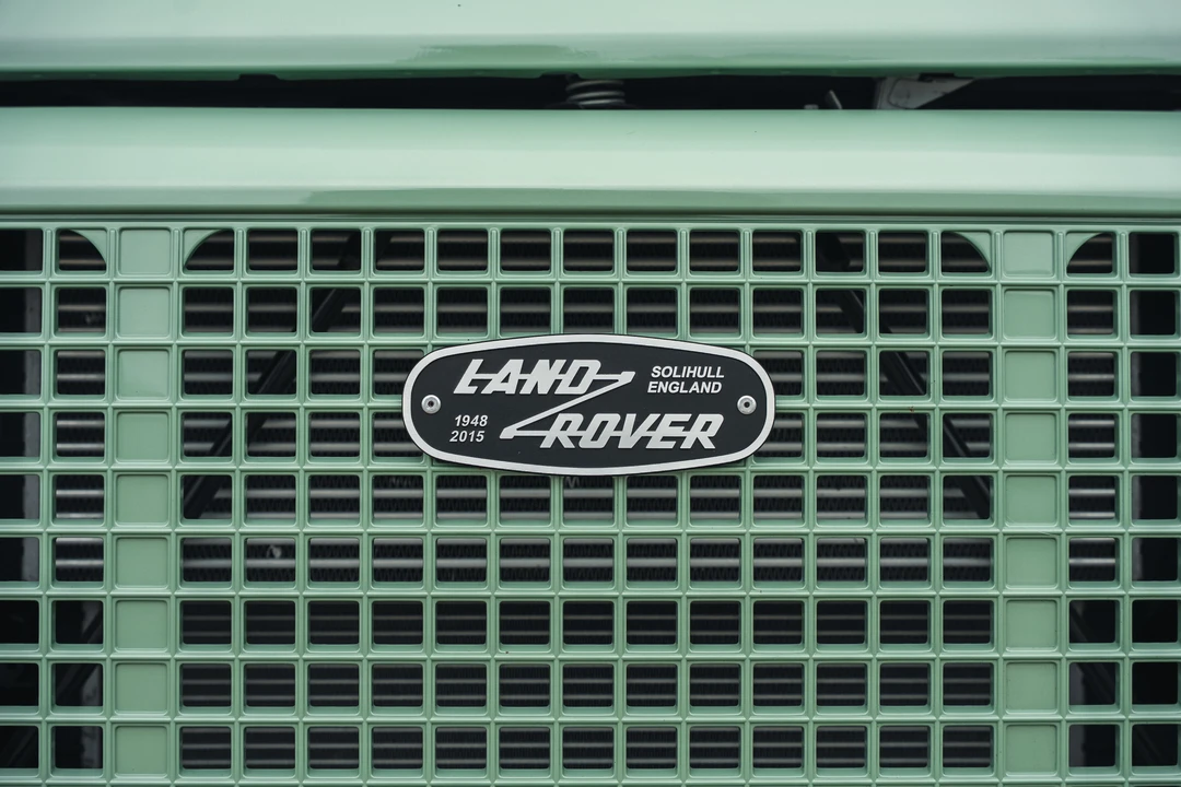 2015 Land Rover Defender 90 - Image 13 of 31
