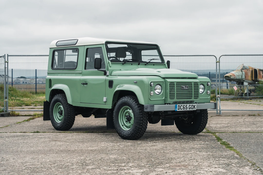 2015 Land Rover Defender 90 - Image 3 of 31