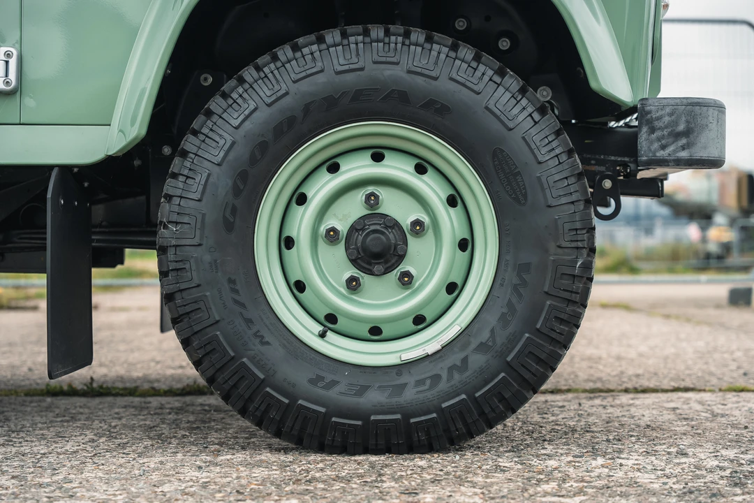 2015 Land Rover Defender 90 - Image 28 of 31