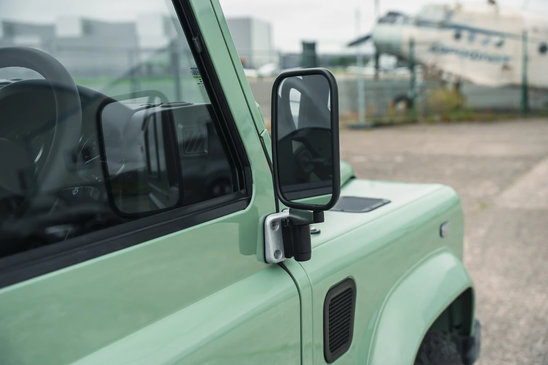 2015 Land Rover Defender 90 - Image 30 of 31