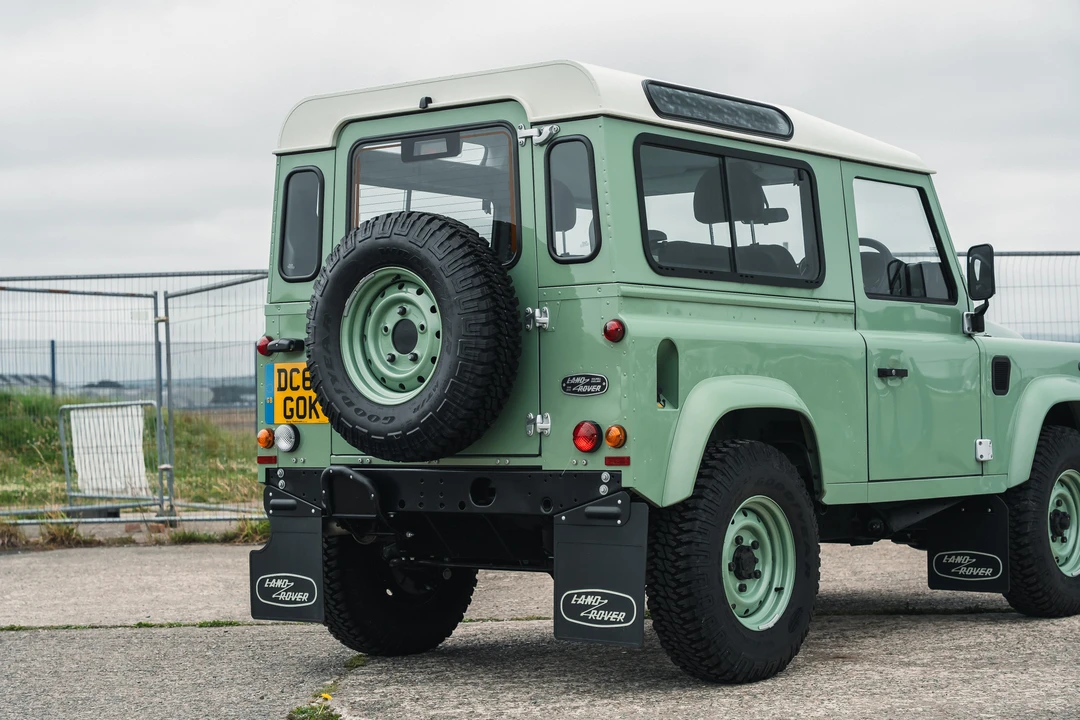 2015 Land Rover Defender 90 - Image 31 of 31