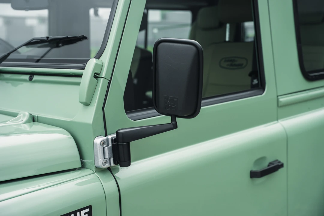 2015 Land Rover Defender 90 - Image 19 of 31