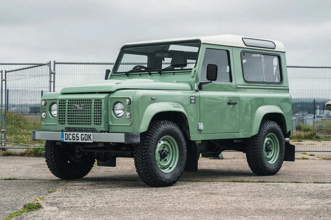 2015 Land Rover Defender 90 - Image 9 of 31