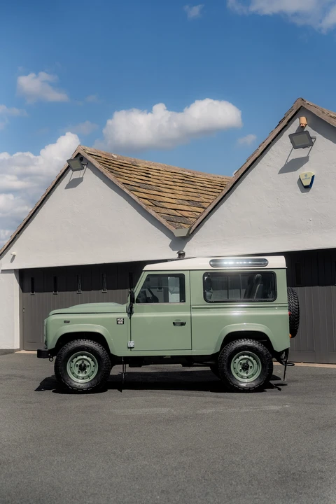 2015 Land Rover Defender 90 - Image 24 of 31