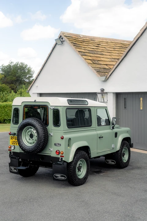 2015 Land Rover Defender 90 - Image 26 of 31