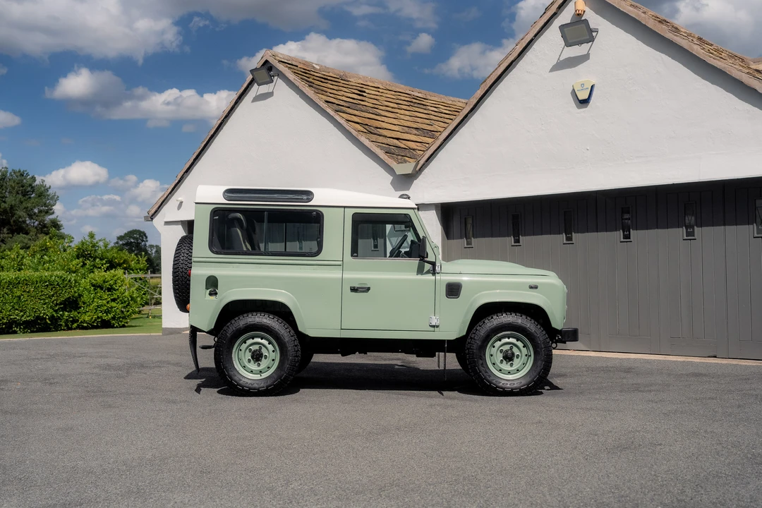 2015 Land Rover Defender 90 - Image 20 of 31