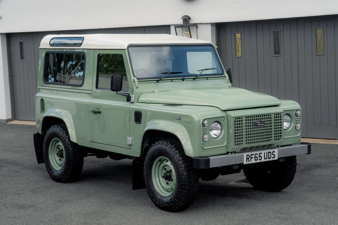 2015 Land Rover Defender 90 - Image 9 of 31
