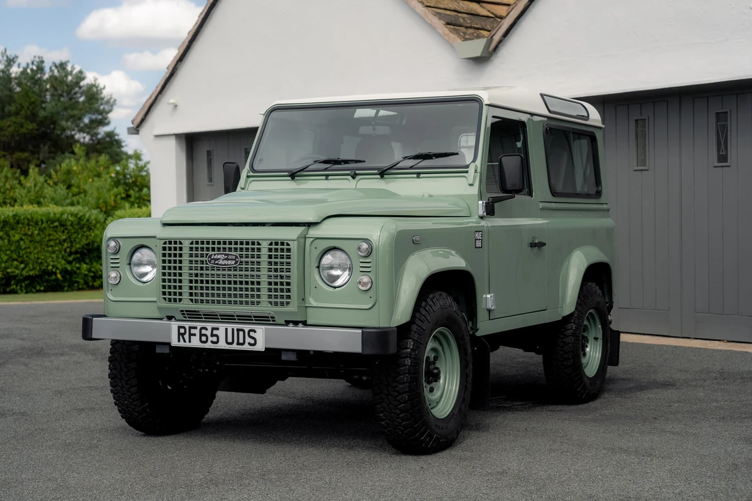 2015 Land Rover Defender 90 - Image 11 of 31