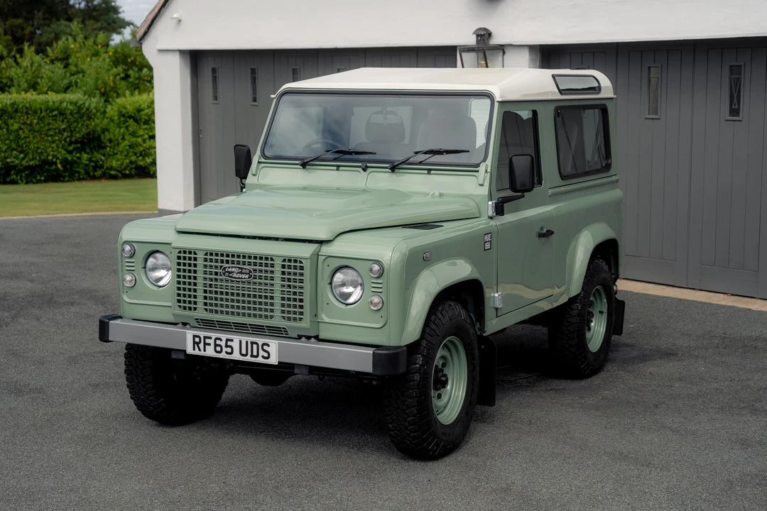 2015 Land Rover Defender 90 - Image 3 of 31