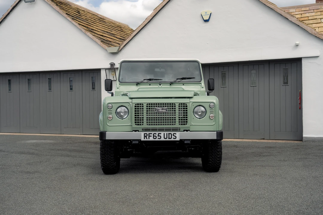 2015 Land Rover Defender 90 - Image 16 of 31