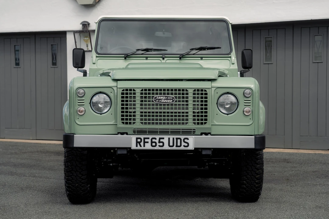 2015 Land Rover Defender 90 - Image 10 of 31