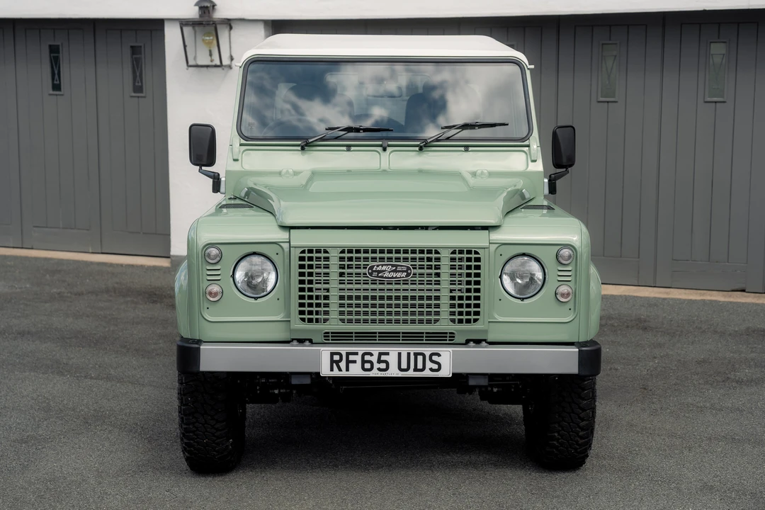 2015 Land Rover Defender 90 - Image 2 of 31