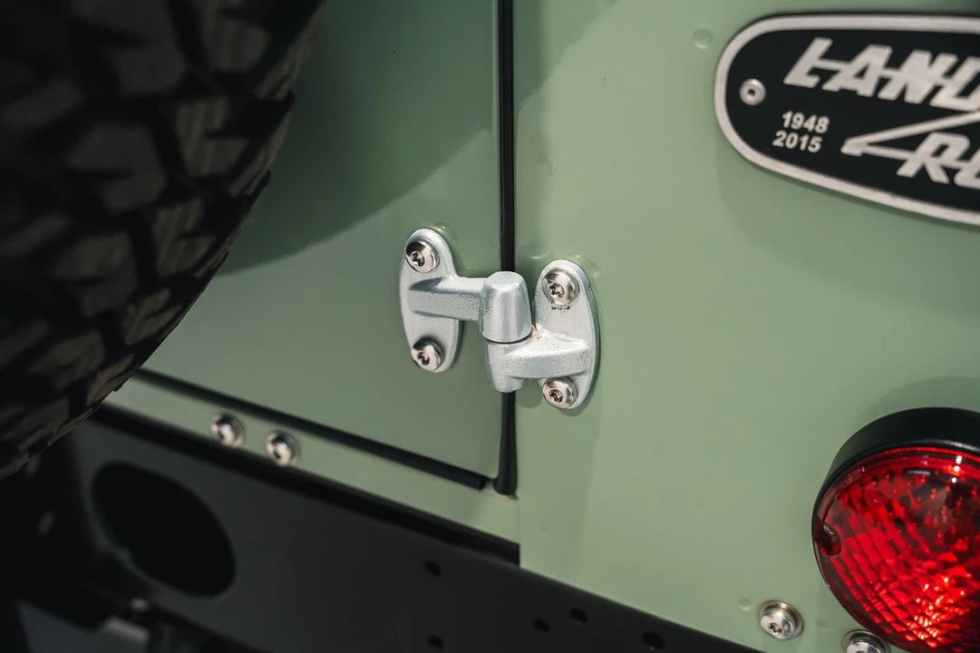 2015 Land Rover Defender 90 - Image 30 of 31