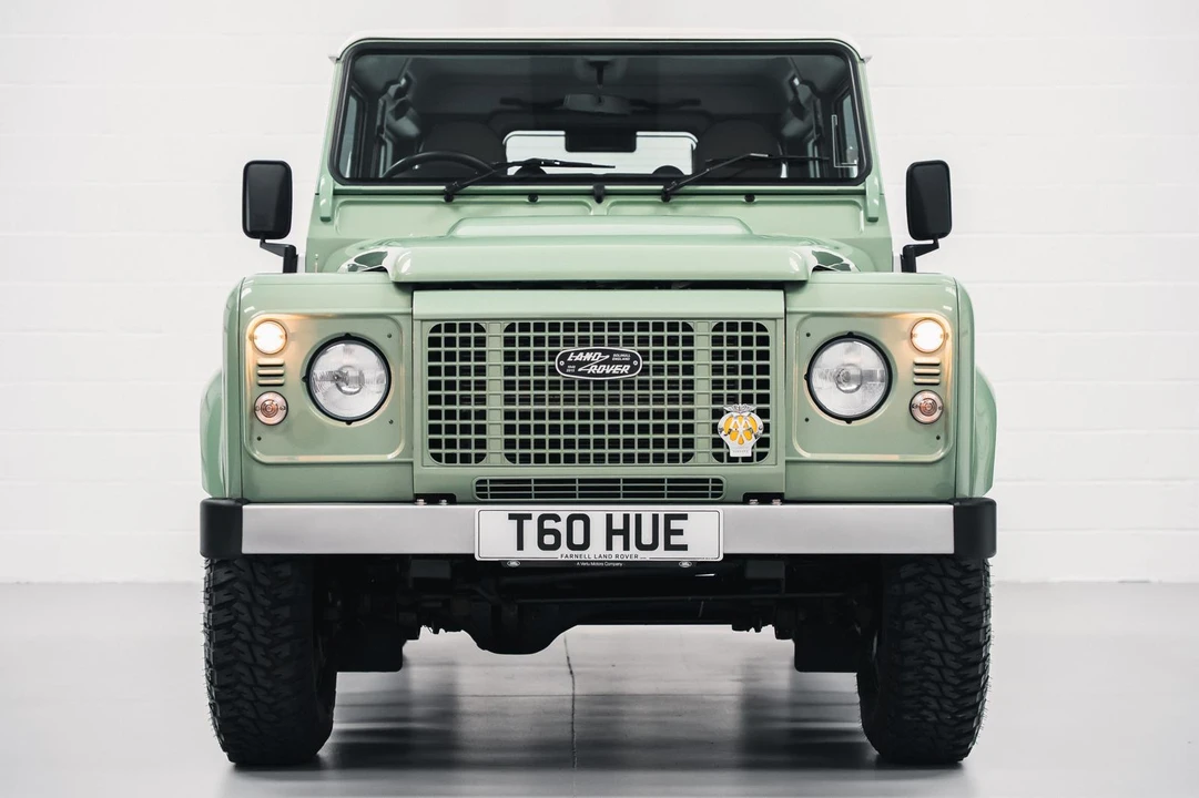 2015 Land Rover Defender 90 - Image 2 of 31