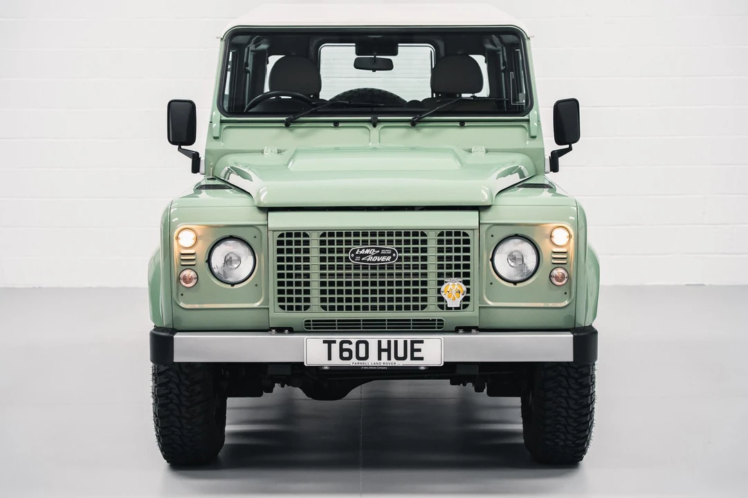 2015 Land Rover Defender 90 - Image 4 of 31