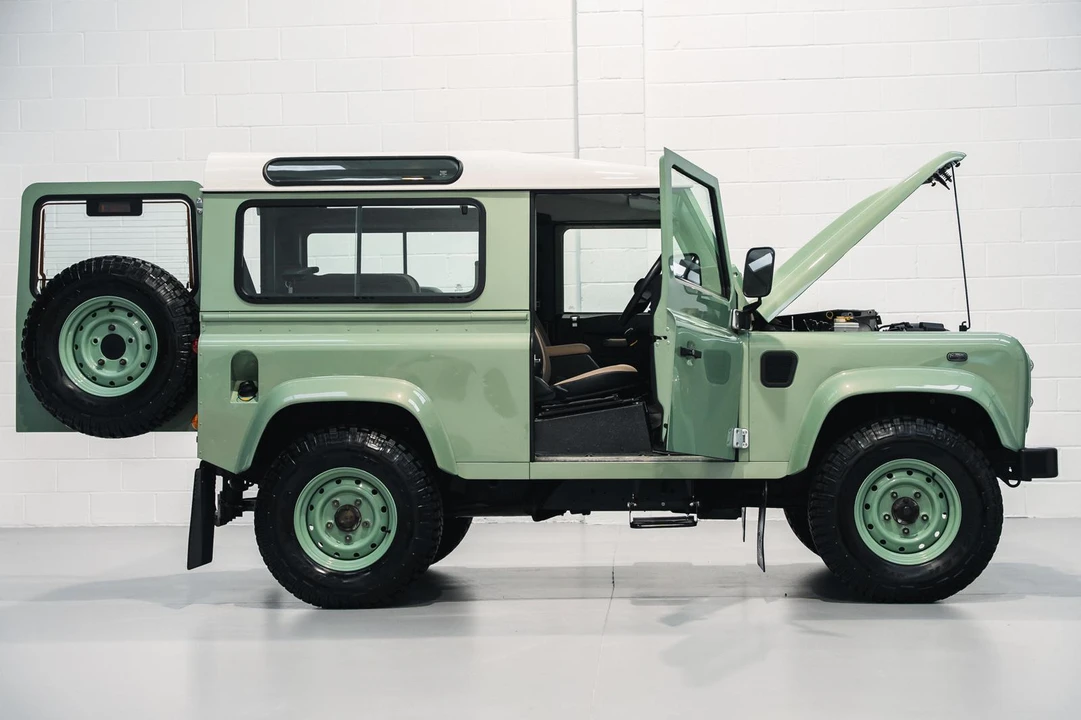 2015 Land Rover Defender 90 - Image 21 of 31
