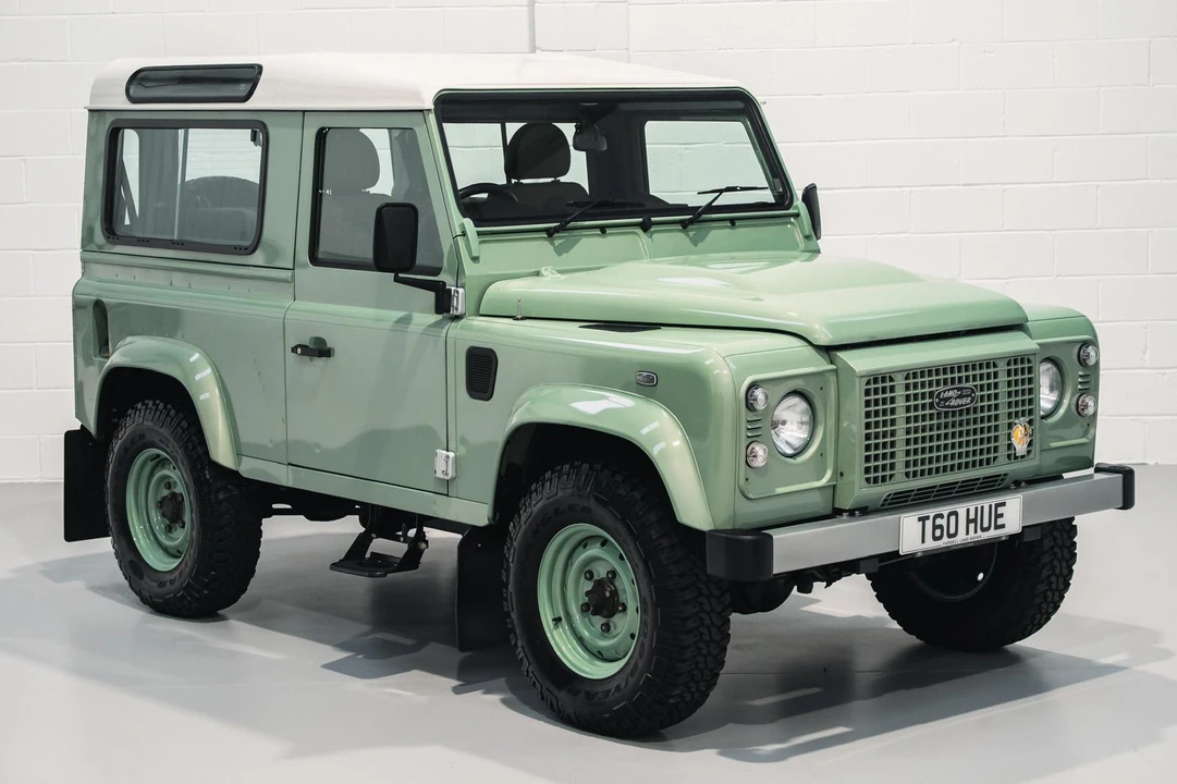 2015 Land Rover Defender 90 - Image 23 of 31