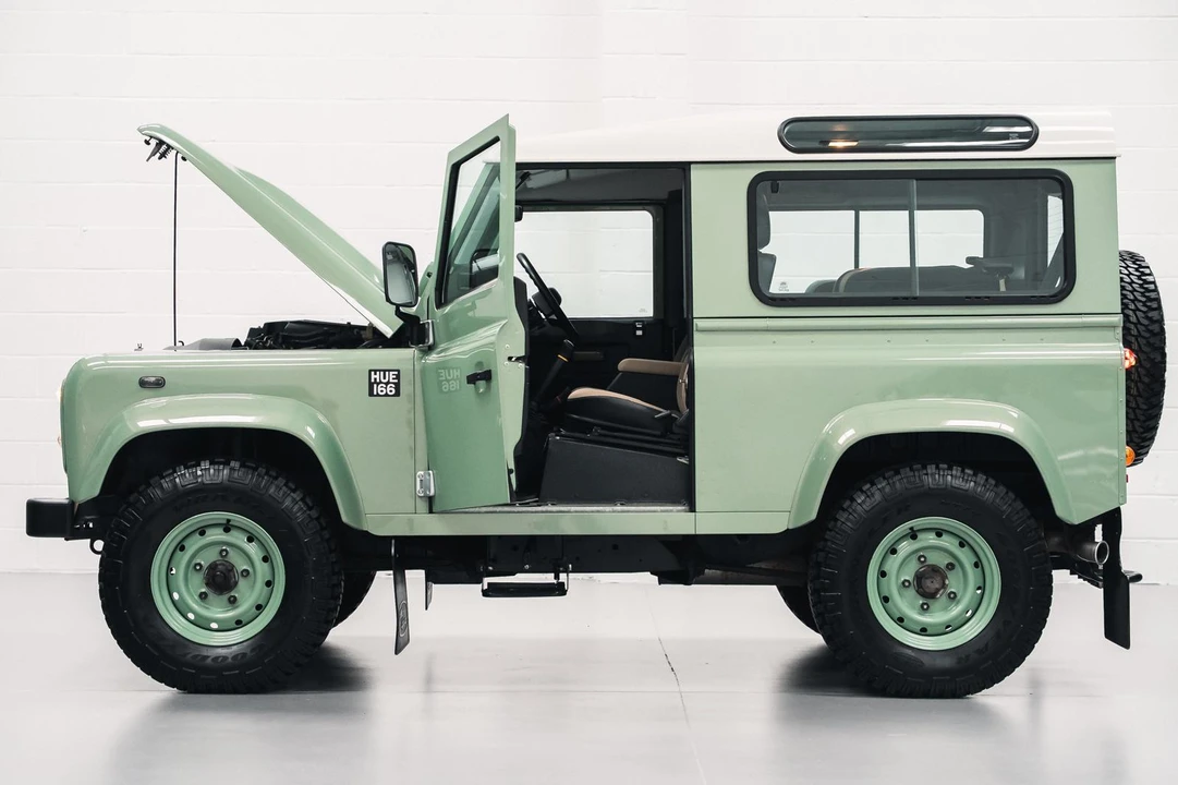 2015 Land Rover Defender 90 - Image 27 of 31