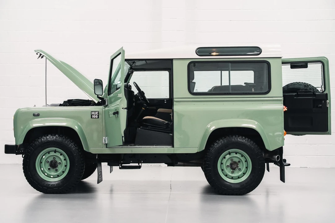 2015 Land Rover Defender 90 - Image 28 of 31