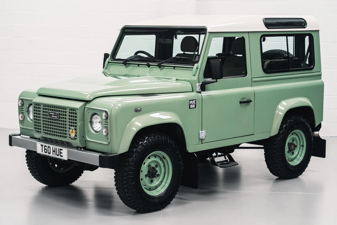 2015 Land Rover Defender 90 - Image 29 of 31
