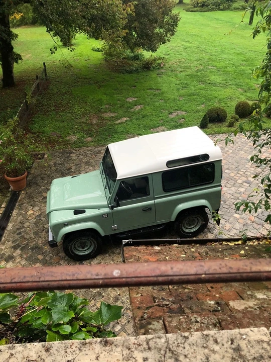 2015 Land Rover Defender 90 - Image 5 of 21