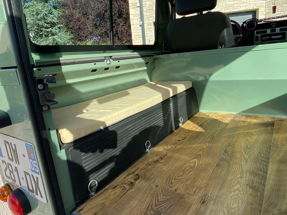 2015 Land Rover Defender 90 - Image 18 of 21