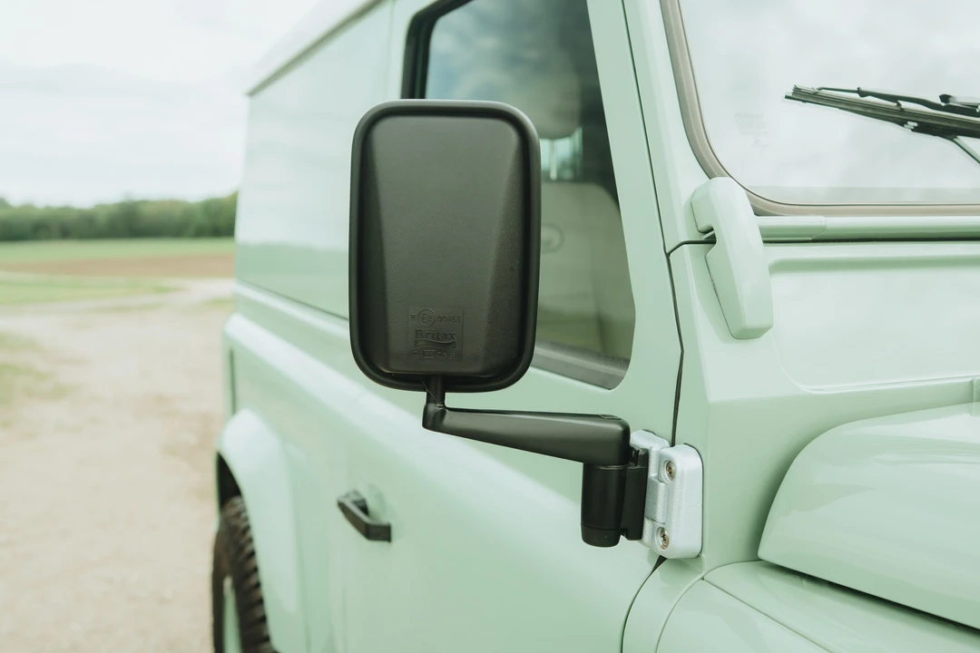 2015 Land Rover Defender 90 - Image 15 of 31