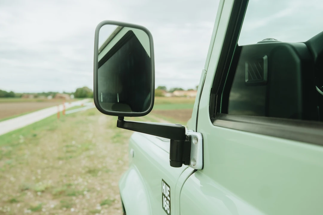 2015 Land Rover Defender 90 - Image 16 of 31