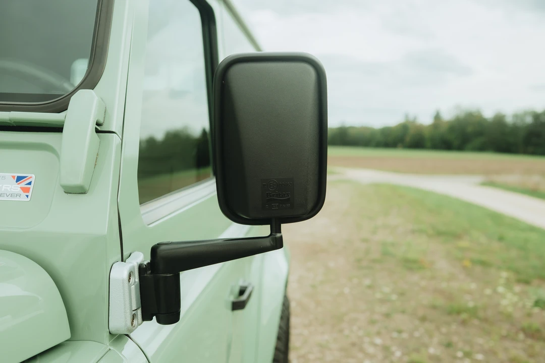 2015 Land Rover Defender 90 - Image 17 of 31