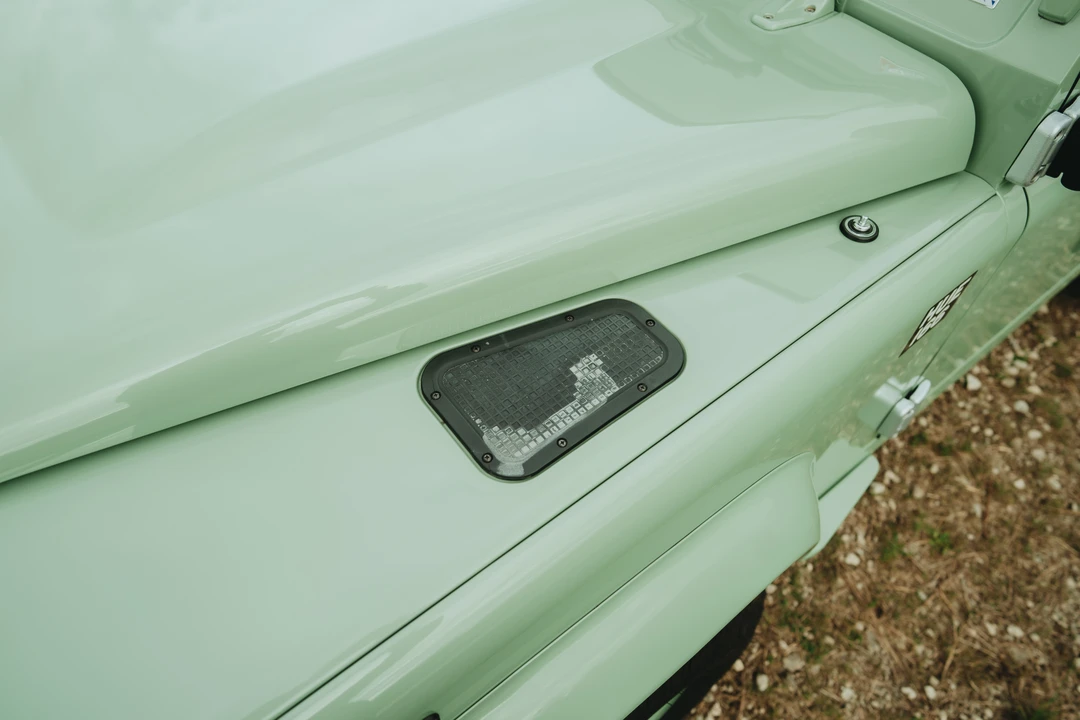 2015 Land Rover Defender 90 - Image 19 of 31