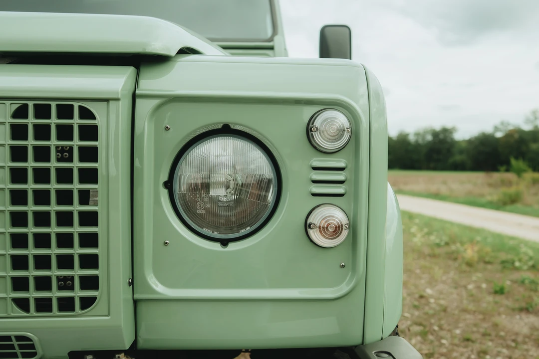 2015 Land Rover Defender 90 - Image 24 of 31