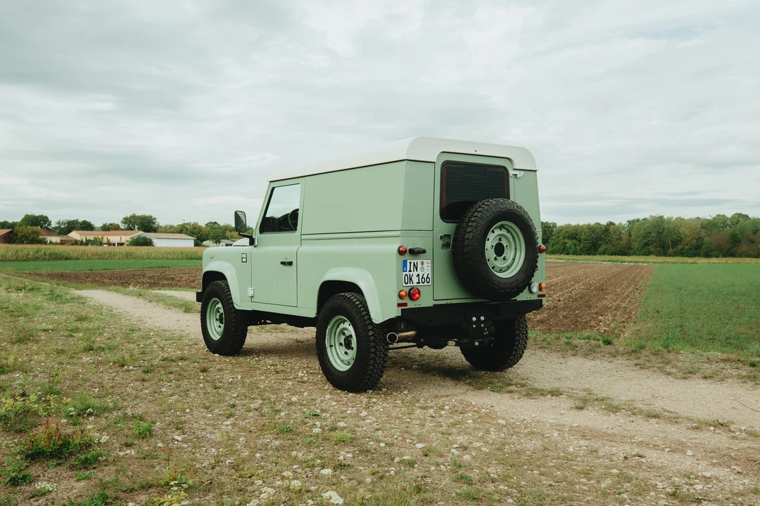2015 Land Rover Defender 90 - Image 7 of 31