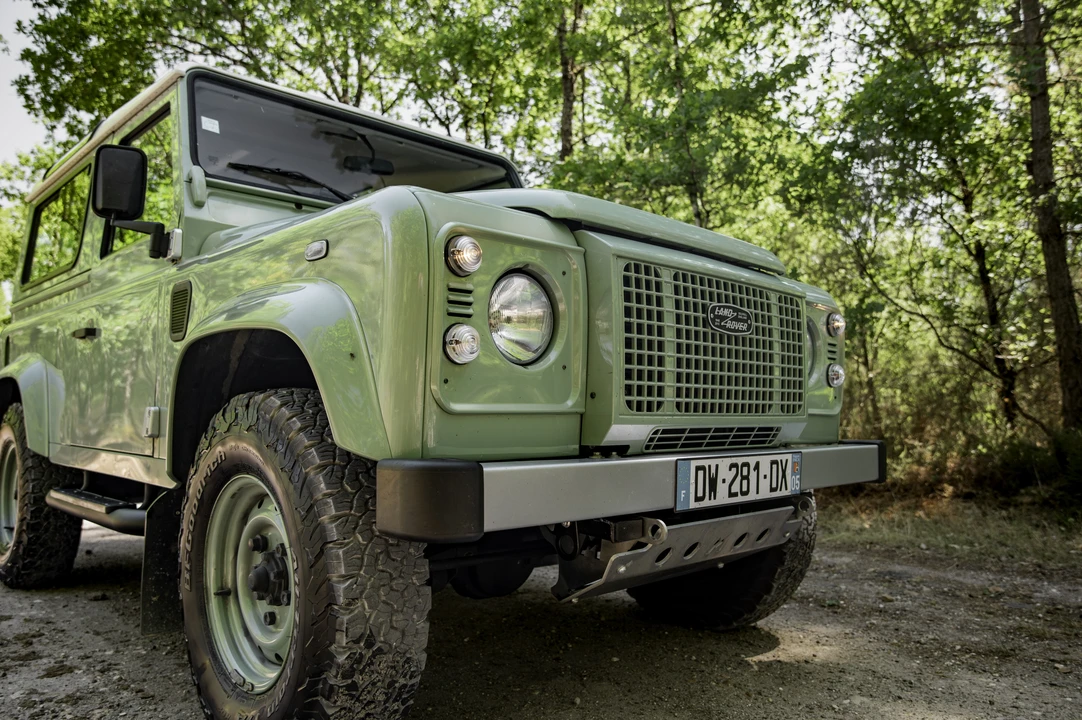 2015 Land Rover Defender 90 - Image 24 of 31
