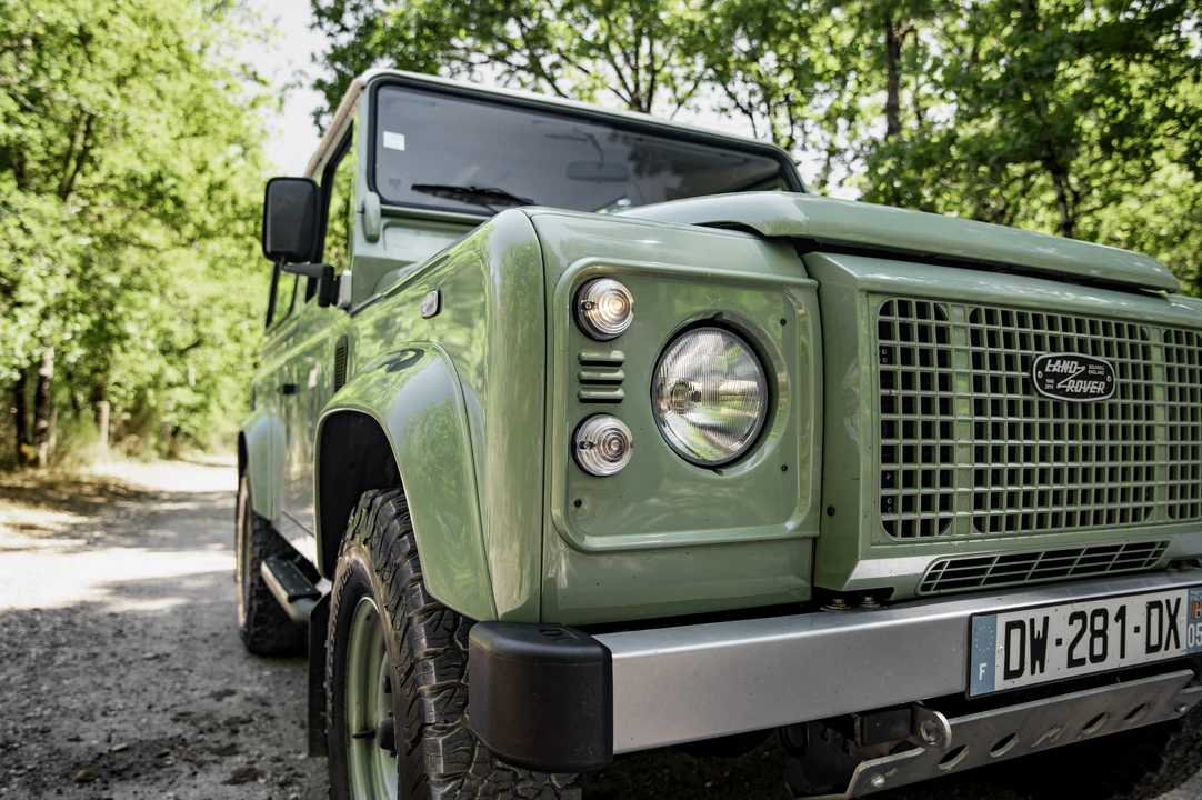 2015 Land Rover Defender 90 - Image 26 of 31