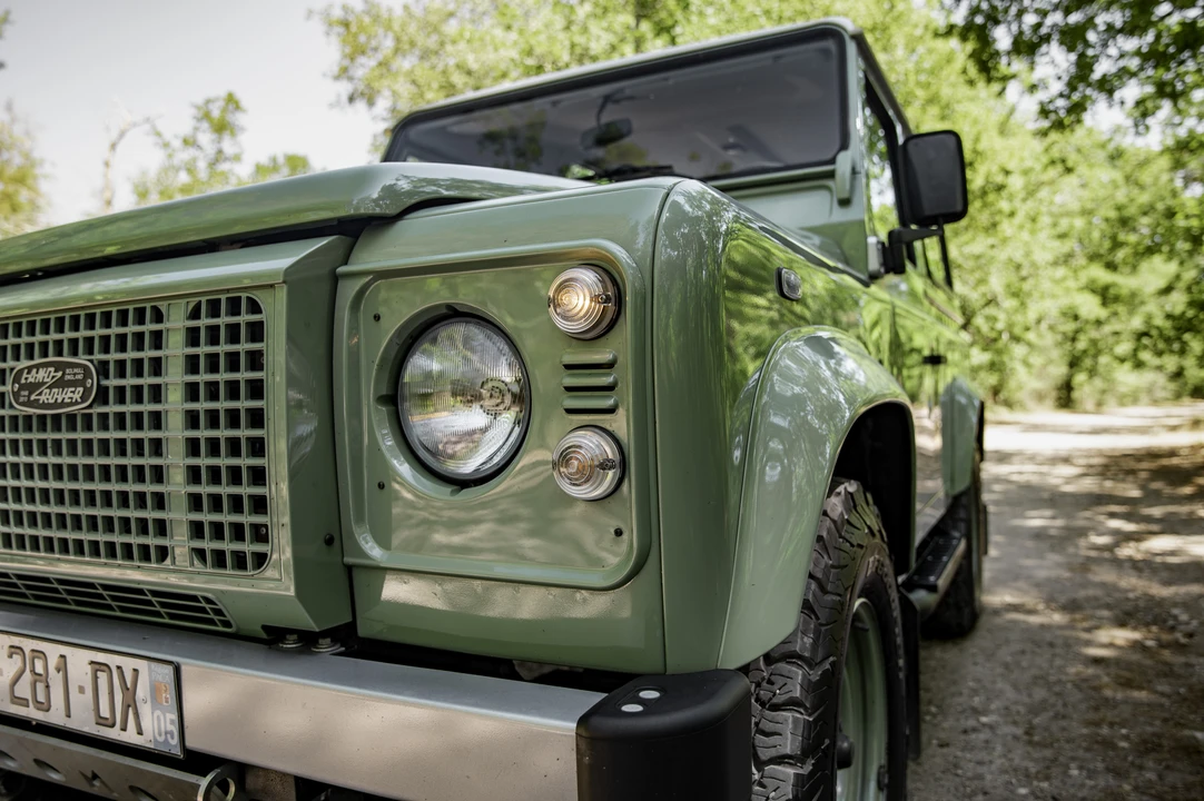 2015 Land Rover Defender 90 - Image 27 of 31