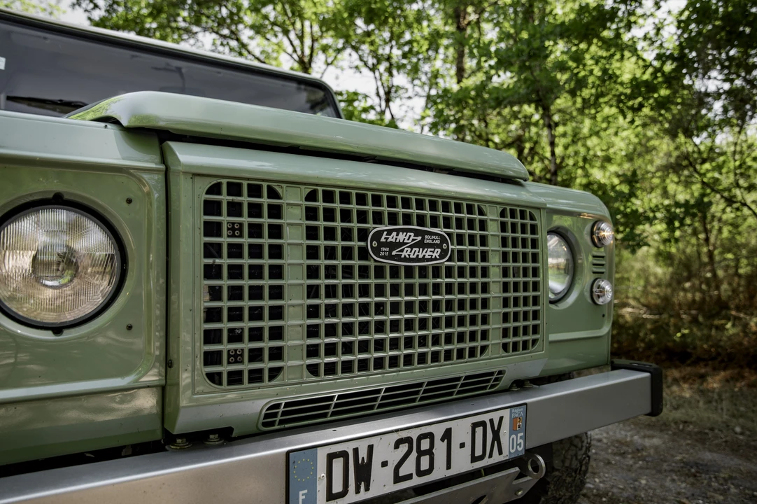 2015 Land Rover Defender 90 - Image 29 of 31