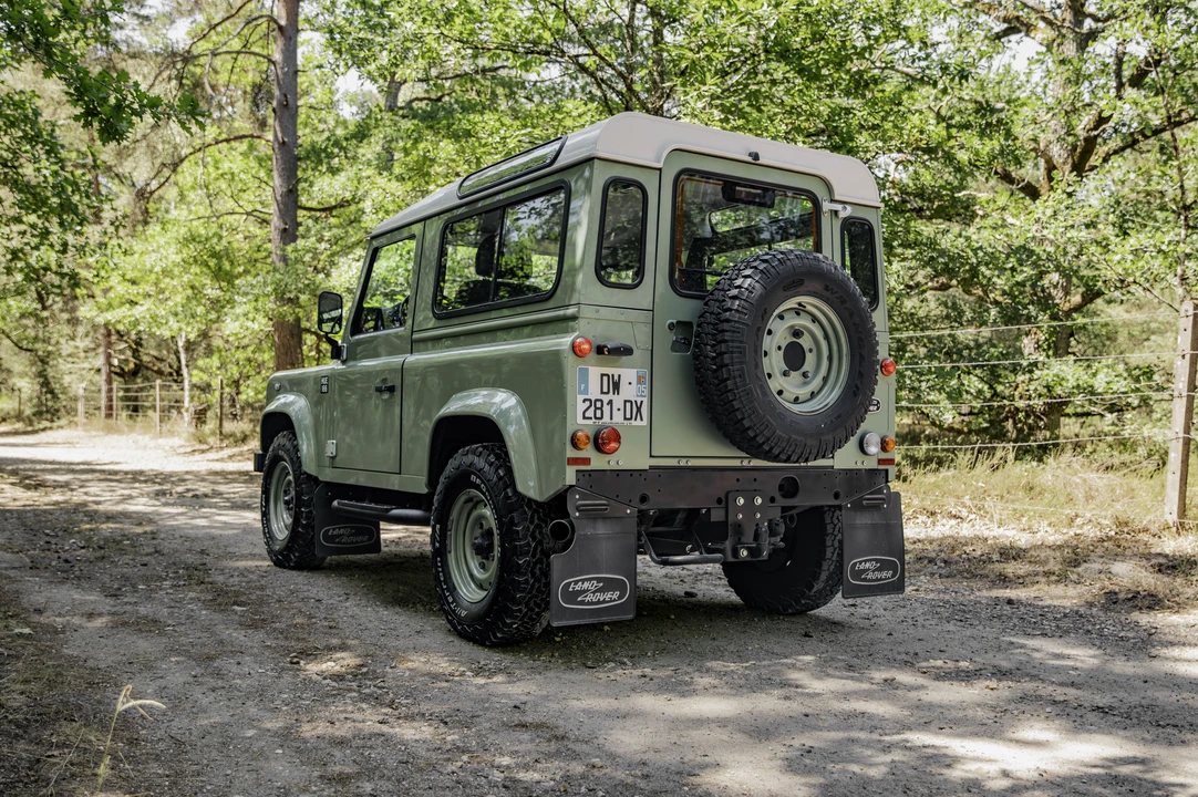 2015 Land Rover Defender 90 - Image 7 of 31