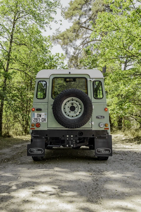 2015 Land Rover Defender 90 - Image 20 of 31