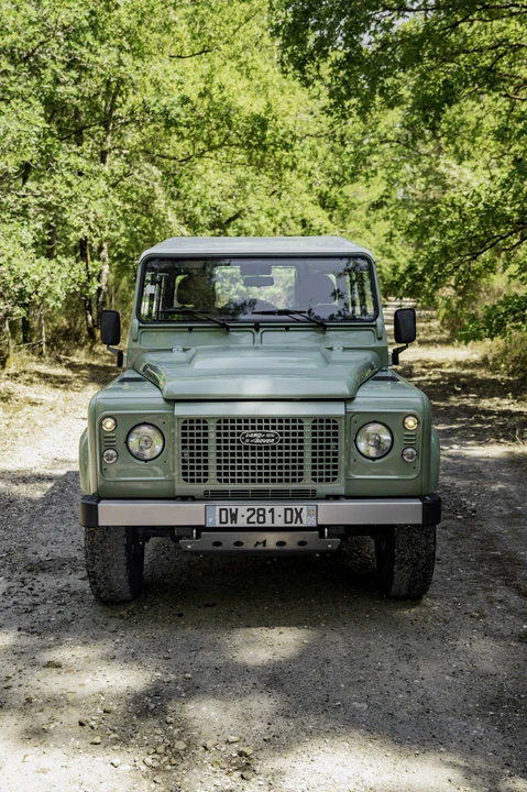 2015 Land Rover Defender 90 - Image 18 of 31